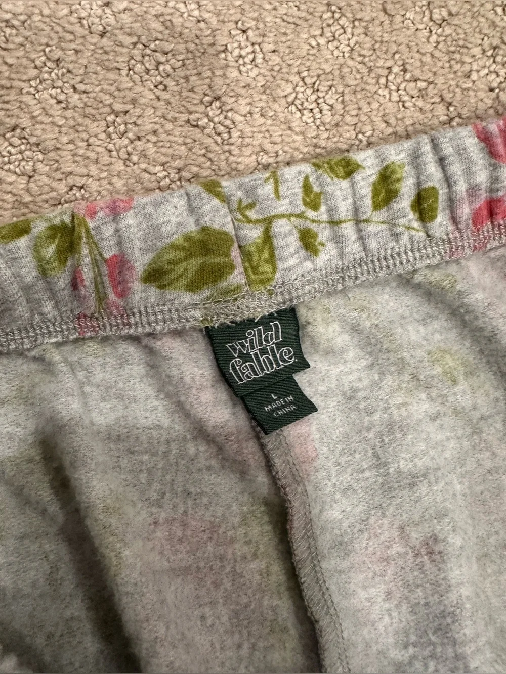 Target Wild Fable Gray Pink Floral Mock Neck
Sweatshirt & Joggers Set • Size L - Picture 7 of 8